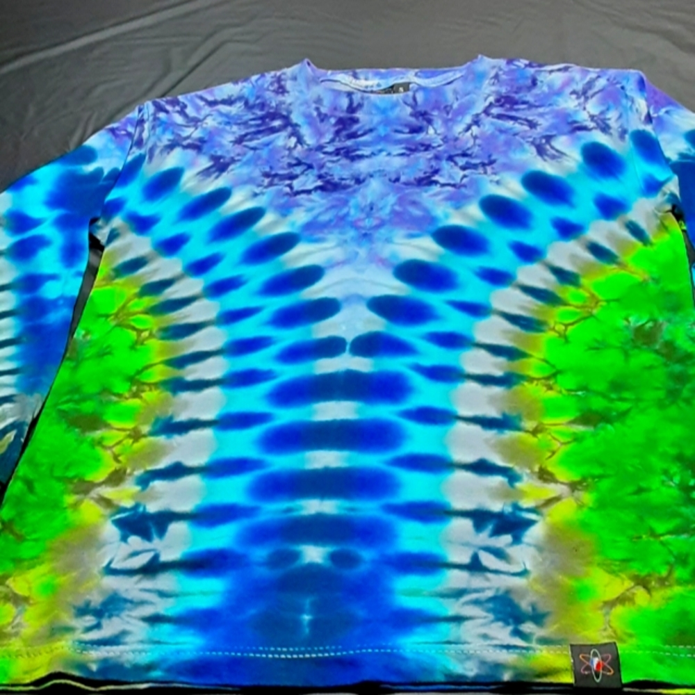 Custom V fold long sleeve tie dye shirt,new,never worn,size small